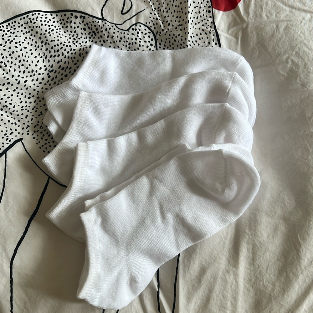 Free with purchase - 4 pack of brand new ankle socks - no packaging